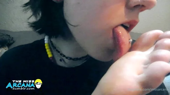 Blue Toes Taste The Best - MISS ARCANA / ARCANANERD - MP4
