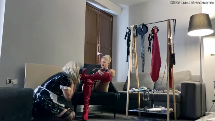 My Sissy Worshipping My Boots! - MISTRESS JOHANNA MADRID - MP4