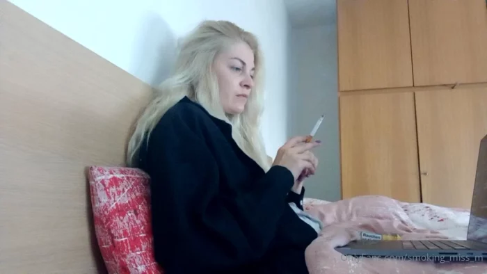 Sharing With You One Of My Morning Habits - Smoking While Working In Bed! - SMOKING MISS M / MISTRESS MARLENA - MP4