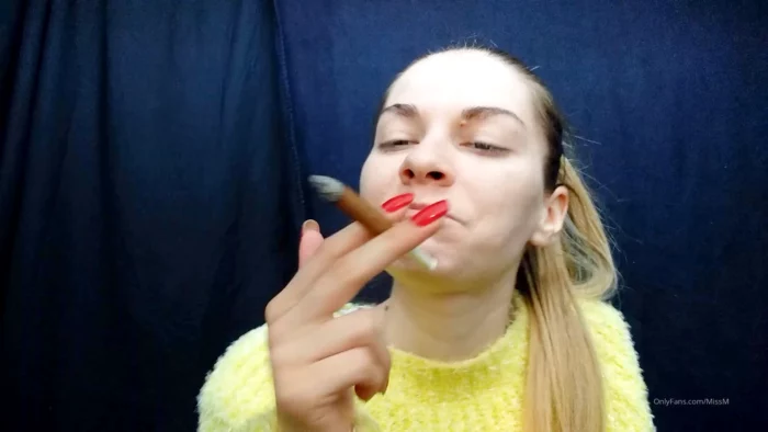 Morning Cigar - SMOKING MISS M / MISTRESS MARLENA - MP4