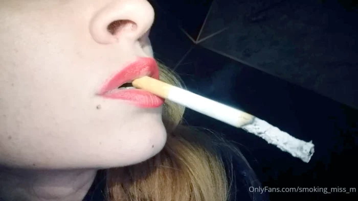 Extreme Closeup Hands Free Smoking A Marlboro - SMOKING MISS M / MISTRESS MARLENA - MP4