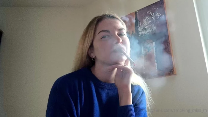 Dangling Passion - SMOKING MISS M / MISTRESS MARLENA - MP4