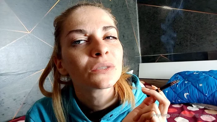 Black Dunhill Review - SMOKING MISS M / MISTRESS MARLENA - MP4
