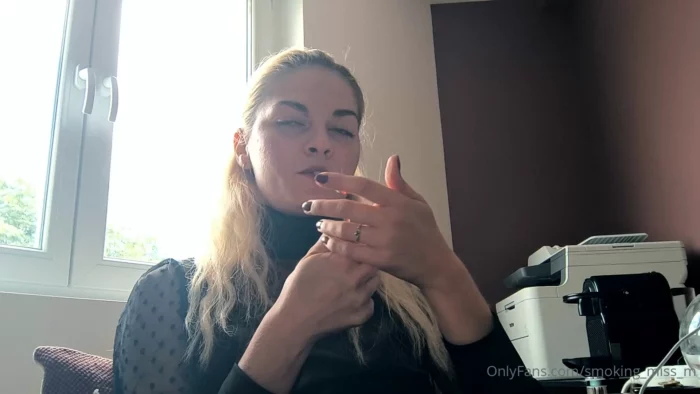 I Want You To Breath Into My Smoke - SMOKING MISS M / MISTRESS MARLENA - MP4