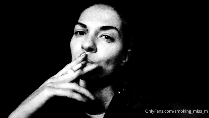 Black And White Deep Smoking My Camel - SMOKING MISS M / MISTRESS MARLENA - MP4