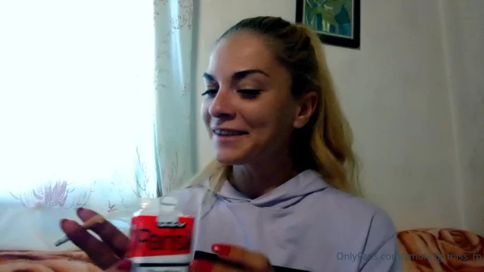 Parisienne Cigarettes Review - SMOKING MISS M / MISTRESS MARLENA - MP4