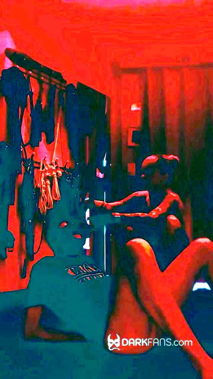 Humiliation In Front Of Other Women - MISTRESS KIANA - MP4