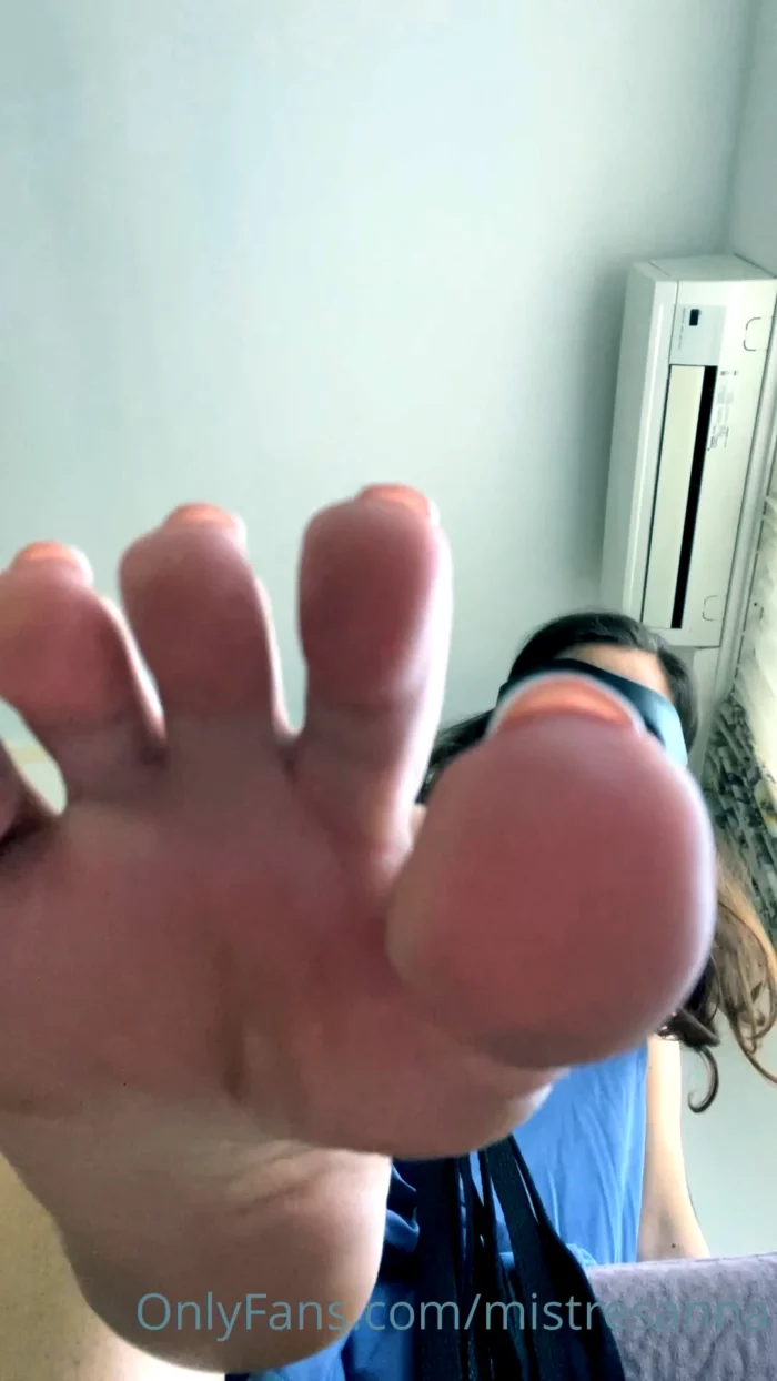 Send Me Tip If You Want To Be Under My Feet Slave - MISTRESS ANNA - MP4