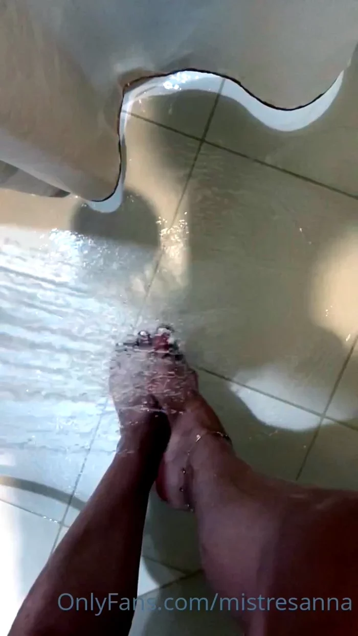 Washing My Feet After The Beach - MISTRESS ANNA - MP4