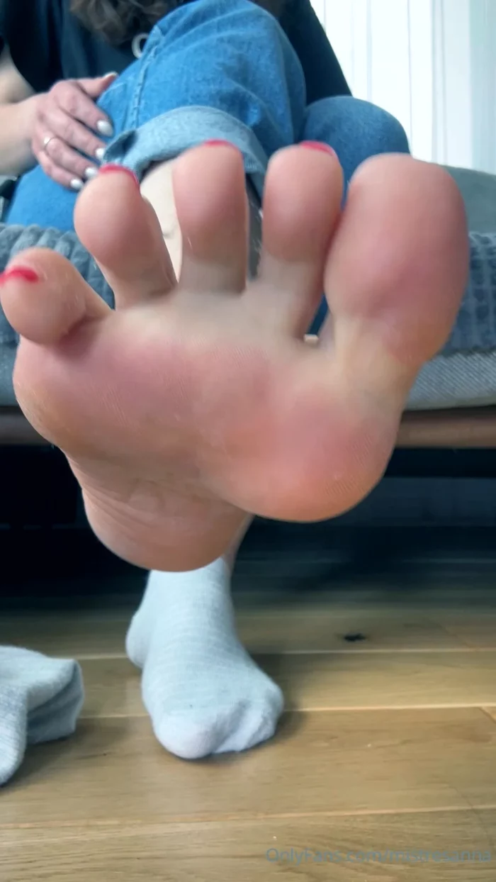 POV Worship My Smelly Socks And Feet Slave Boy - MISTRESS ANNA - MP4