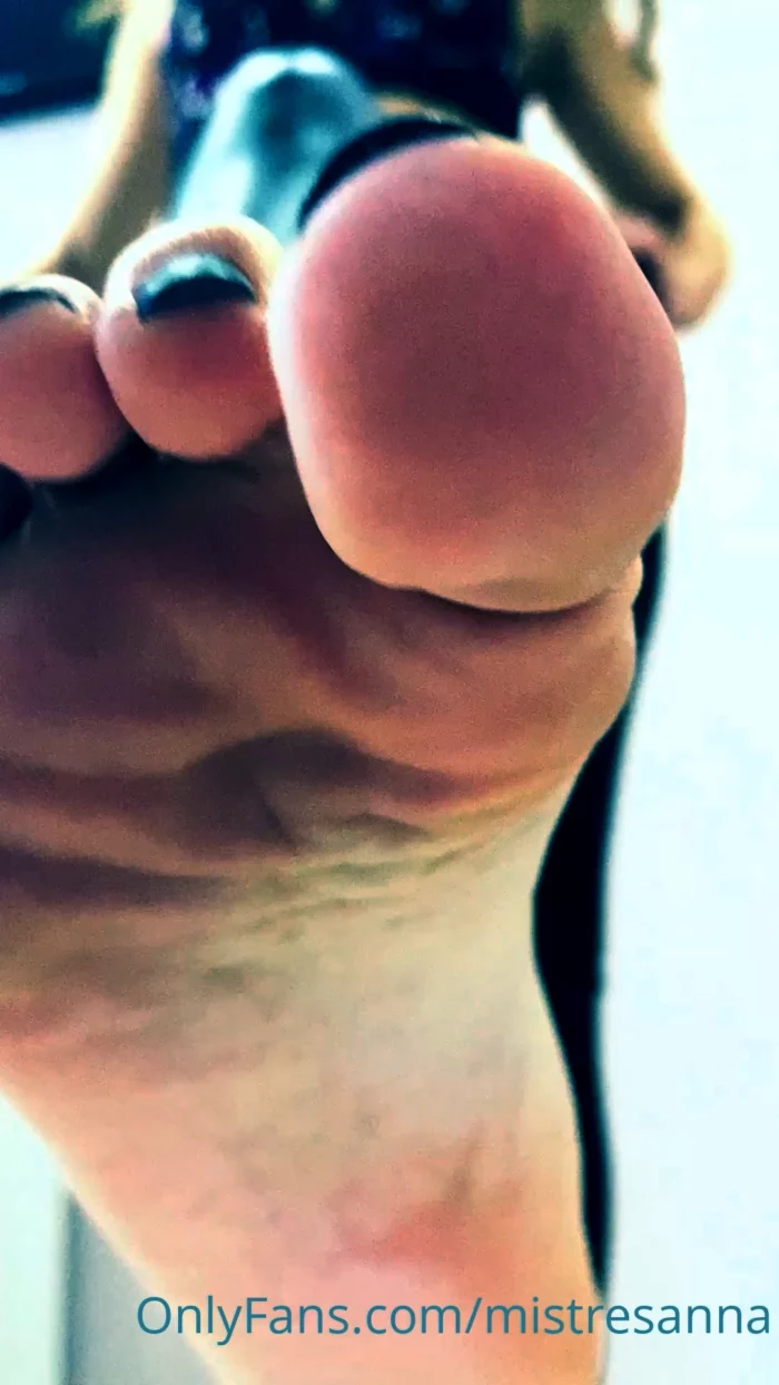 If You Lick My Feet Properly I Would Show You My Asshole - MISTRESS ANNA - MP4