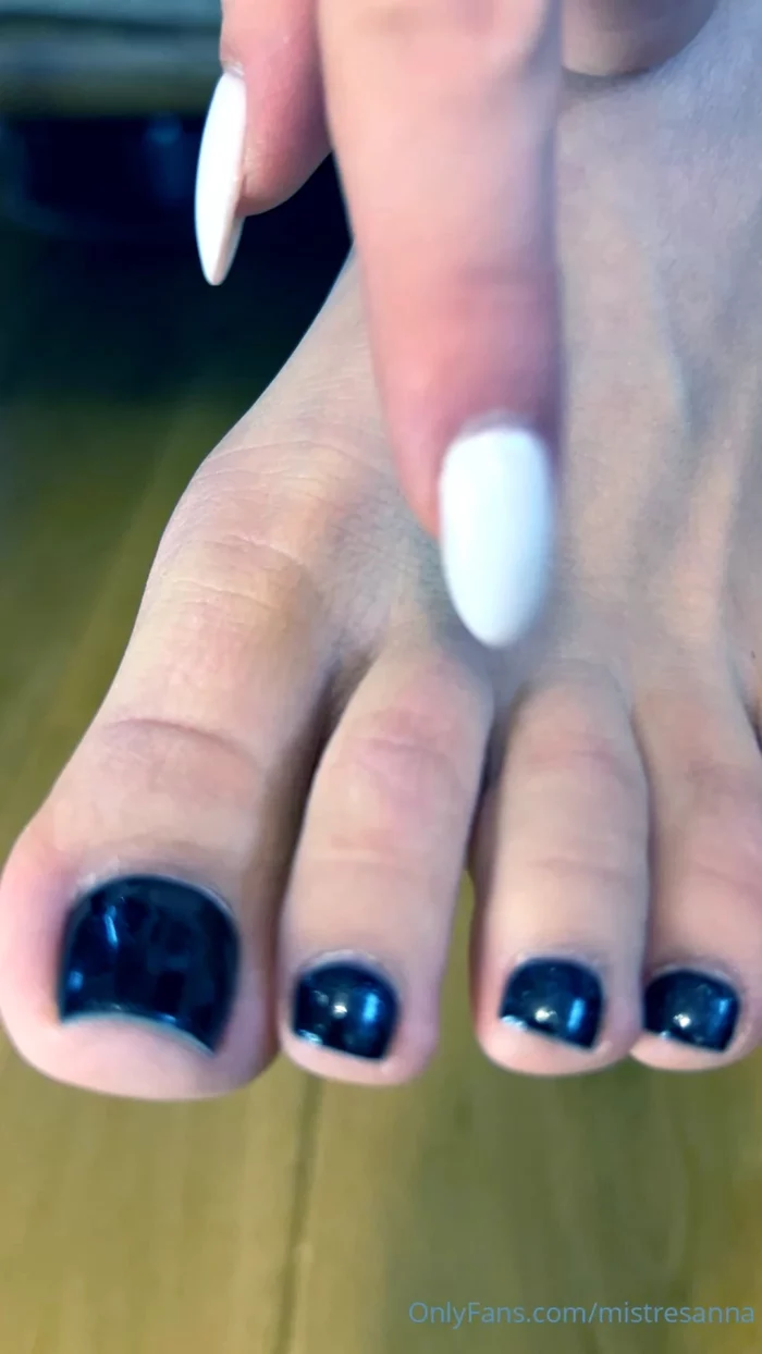 Lick My Feet Slave Lick And Suck! - MISTRESS ANNA - MP4