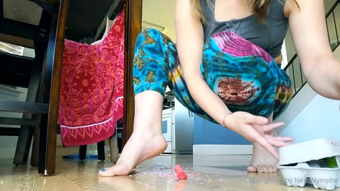 Neko Giantess Crushes Confetti Eggs... Then You - NEKO NYMPHE - MP4