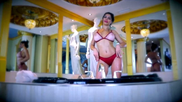 Night Flirt - QUEEN REGINA - MP4