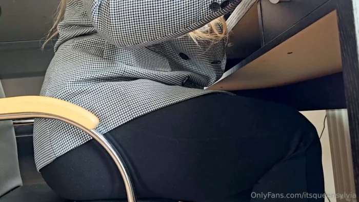 Shamelessly Farting At Work - QUEEN SYLVIA - MP4