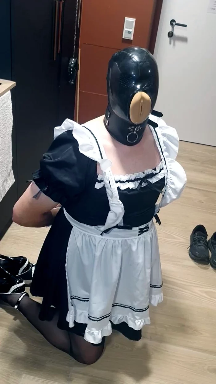 Sissy 'Pussy-Face' Is Washing Up For Me - SCATDOMINA / MISTRESS JESSICA / DOMINA SCHWEIZ - MP4