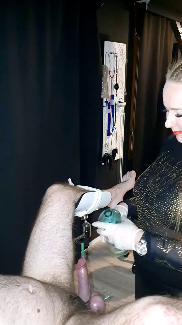 Slave Is Getting Catheterized 2 - SCATDOMINA / MISTRESS JESSICA / DOMINA SCHWEIZ - MP4
