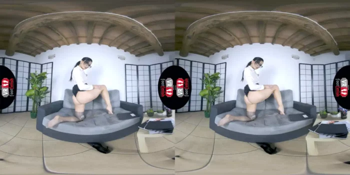 Vr Foot Fetish - Horny And Hot Office Lady With Suckable Feet - SEXLIKEREAL - MP4