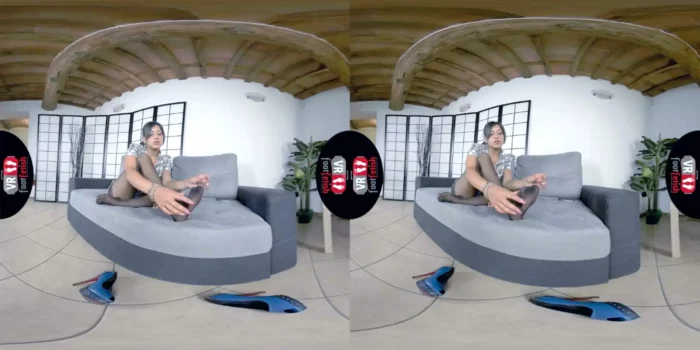 Vr Foot Fetish - Casual Chat With A Little Foot Tease From A Hot Brunette - SEXLIKEREAL - MP4