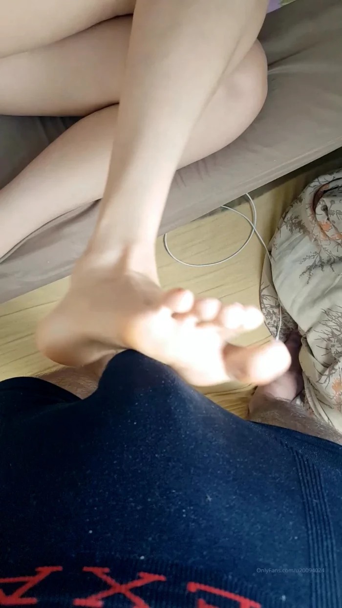 Tease Him With My Soles - SENHOR E SENHORA FEET - MP4