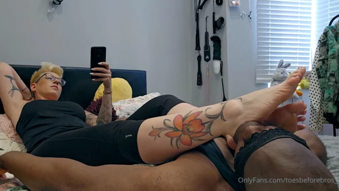 Fairtradefeet Covers Her Feet Over My Face - TOES BEFORE BROS - MP4