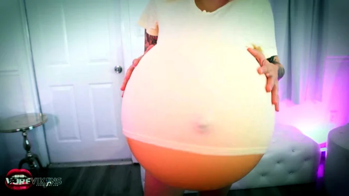 Raquel Roper In Scene: How Big Can I Get - VORE VIXENS - MP4