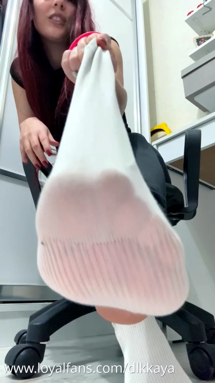 White Socks And Leopard Nail Polish - GODDESS DLKKAYA / DILEK KAYA - MP4