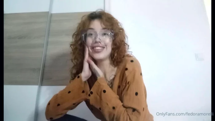 Buttcrack And Belly Betish - DIOSA MORELLI / FEDORA MORELLI FETISH QUEEN - MP4