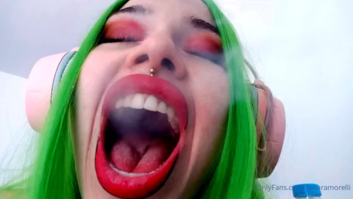 Eating, Swallowing Water, Burps, Vore, Smoking Fetish, Uvula, Teeth... Mouth Tour - DIOSA MORELLI / FEDORA MORELLI FETISH QUEEN - MP4