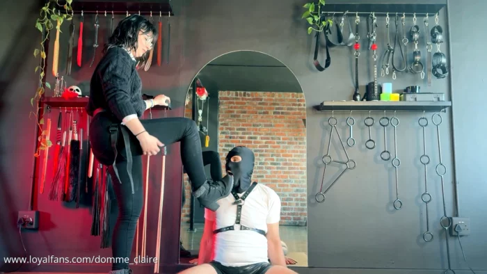 Mouth Play & Strap Worship - DOMME CLAIRE - MP4