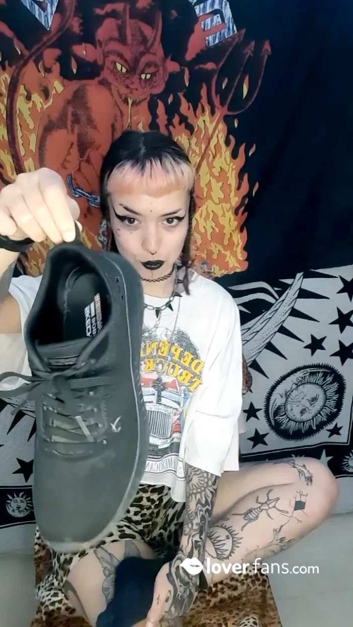 I'm Coming Home After A Long Day Of Walking - DOMINATRIX ONIRIKA / DOMINA ONI HANNYA - MP4