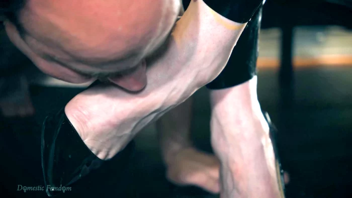 Savour Her Sweat - DOMESTIC FEMDOM / EYEMBLACKSHEEP - MP4