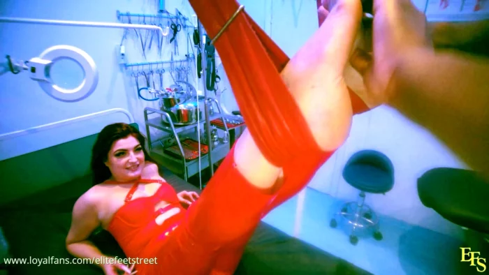 Dr. Soledetail Treats Moreeofkatlyn Feet In Tickle Therapy - ELITEFEETSTREET - MP4