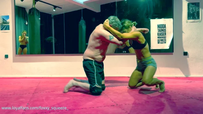 Foxxy & Kiniku Vs Mike - FOXXY SQUEEZE - MP4