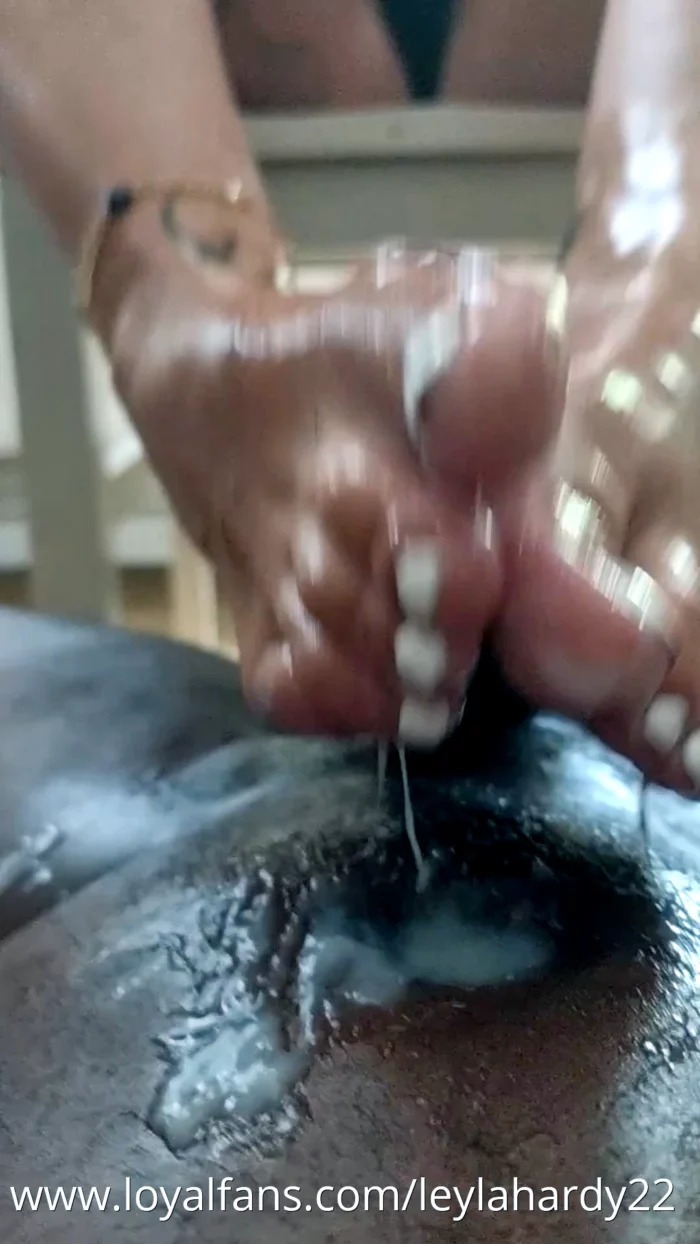 Do You Like It Wet? - GODDESS LEYLA HARDY - MP4