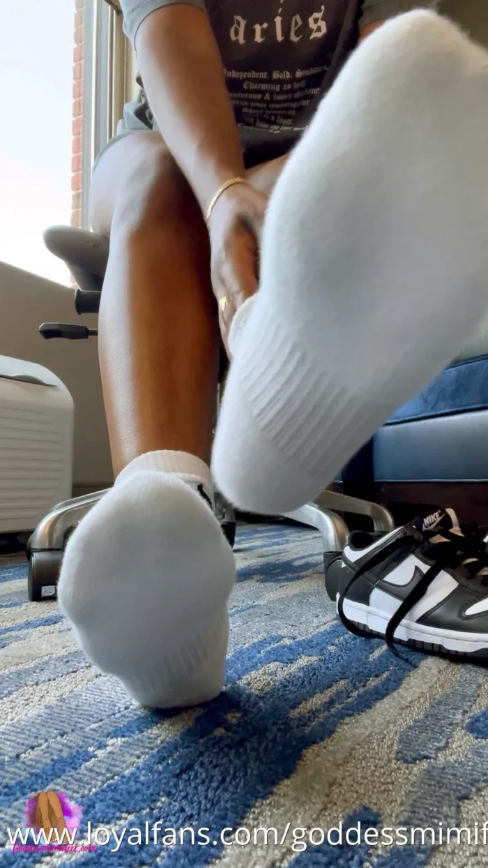 Putting My Sneakers Both On And Off! - GODDESS MIMI FEET - MP4