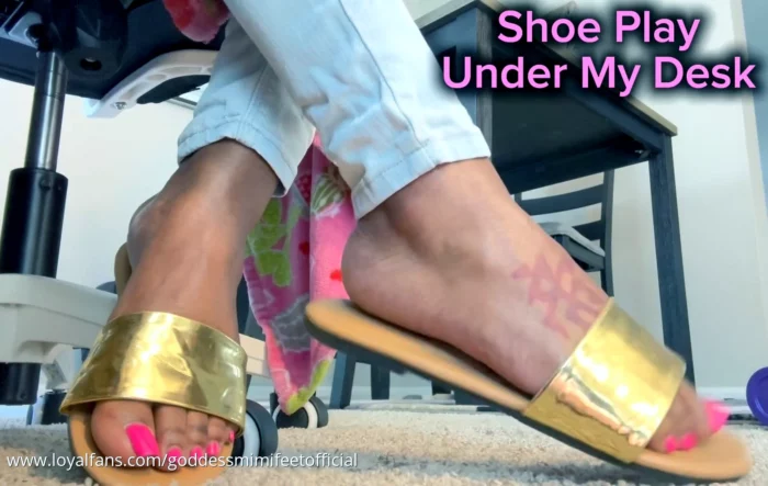 Shoe Play Under My Desk - GODDESS MIMI FEET - MP4