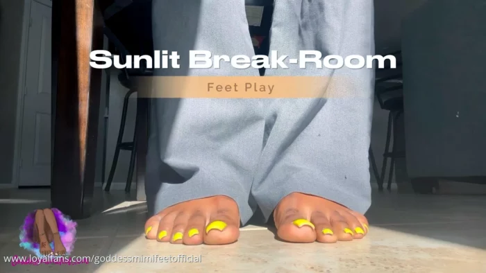 Sunlit Break-Room Feet Play - GODDESS MIMI FEET - MP4