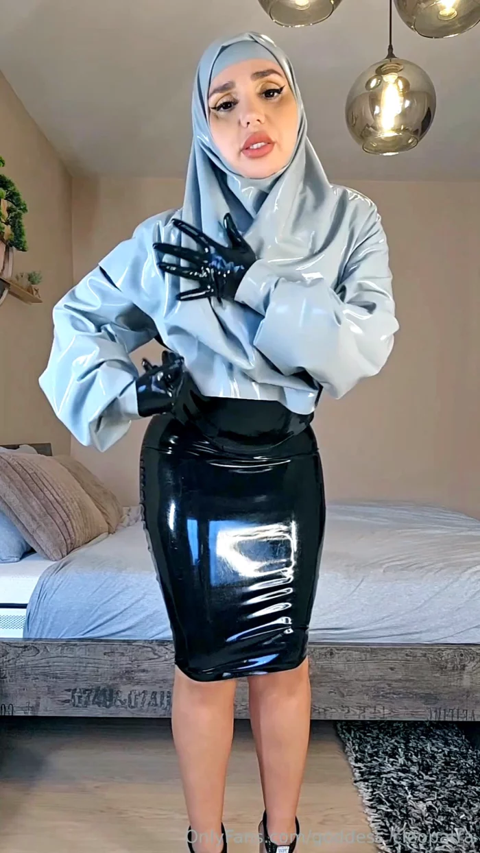 Covered In My Sexiest Outfit, It's Time For You To Worship Every Inch Of Your Mistress - GODDESS CLEO - MP4
