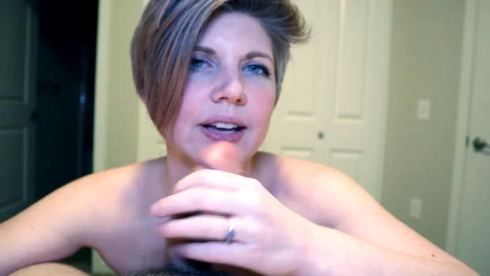 Rating Your Cock Gets Me Turned On - HOUSEWIFE GINGER - MP4