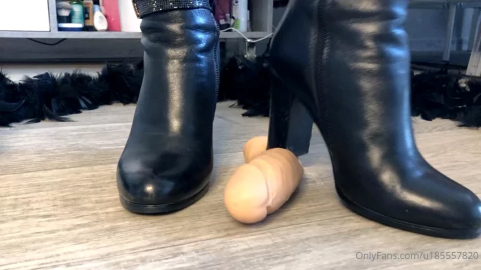 Dildo Trampling! - KATHRYNNE FEET GODDESS / MISS KATRIN - MP4
