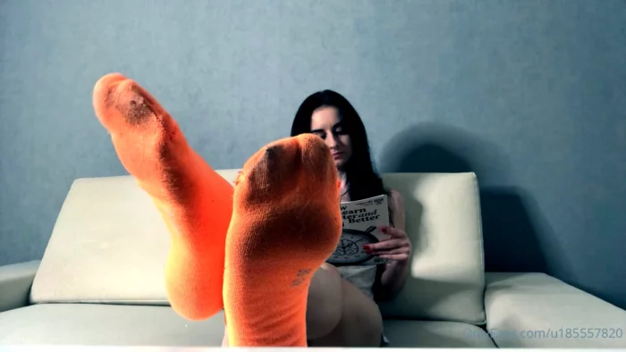 Dirty Socks! - KATHRYNNE FEET GODDESS / MISS KATRIN - MP4