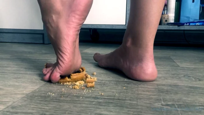 Pie Crush! - KATHRYNNE FEET GODDESS / MISS KATRIN - MP4