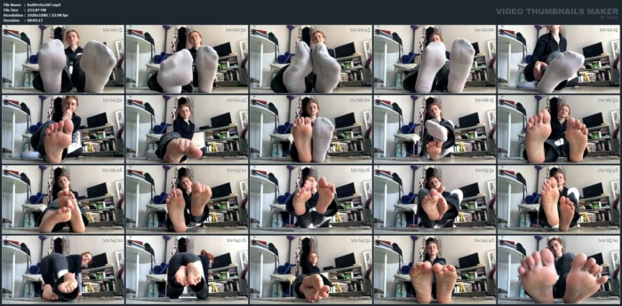 Socks Removing! 2 - KATHRYNNE FEET GODDESS / MISS KATRIN - MP4