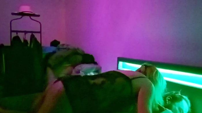 Purple Czech Pegging With My Sissy Love - KELLY AERICK / R0XY - MP4