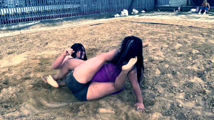 Serafina Vs Valentina Sand Wrestling - Round 2 - Serafina Schoolgirl Pin On Valentina - KINKSPORTS - MP4