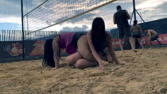 Serafina Vs Valentina Sand Wrestling - Round 3 - Valentina Schoolgirl Pin On Serafina - KINKSPORTS - MP4