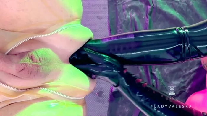 Deep Double Fisting With Maz - LADY VALESKA - MP4