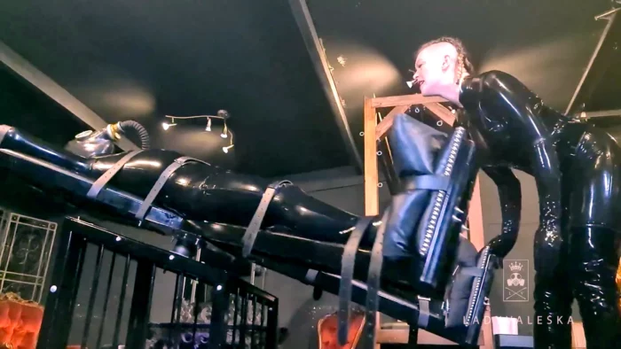 Gimps On Their Cross - LADY VALESKA - MP4