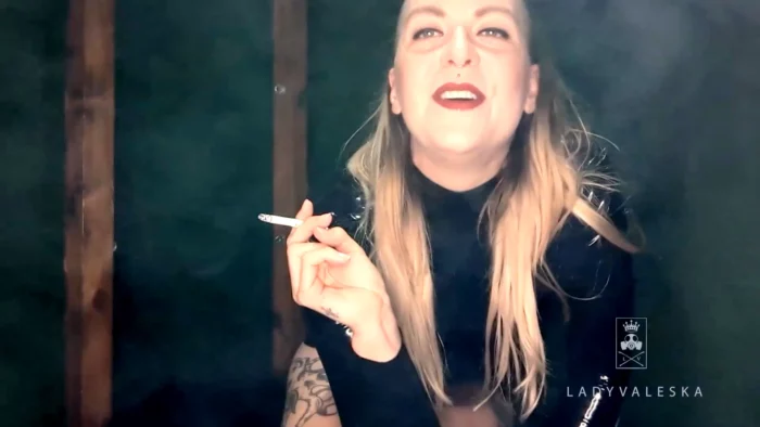 Smoking Latex Queen - LADY VALESKA - MP4